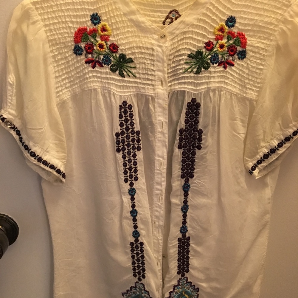 Johnny Was Embroidered Top size XS